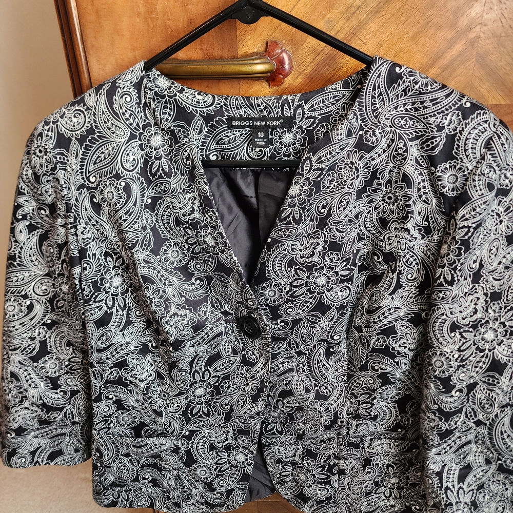 Briggs New York Black and White Paisley Cropped Blazer